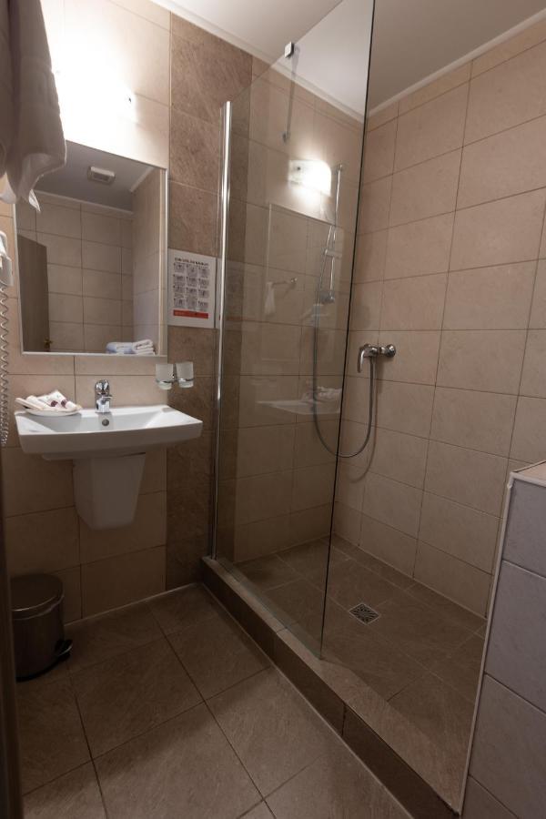 בוקרשט Hotel Corvaris מראה חיצוני תמונה